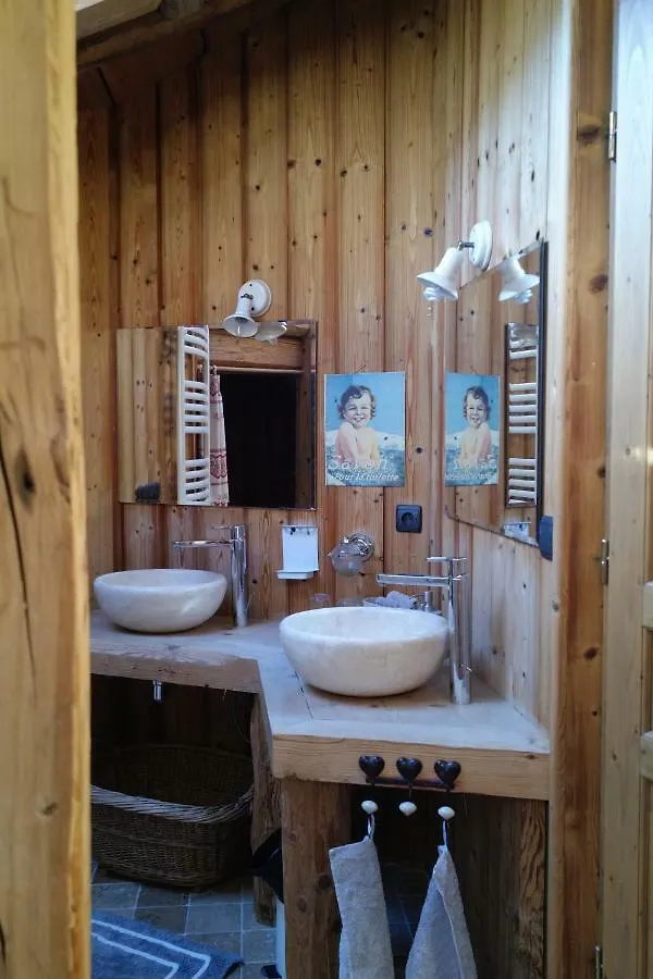 Chambre D'Hotes La Ferme D'En Bas Samoens Bed & Breakfast